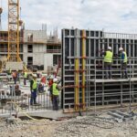 Wynajem szalunków w praktyce — jak usprawnić inwestycję budowlaną